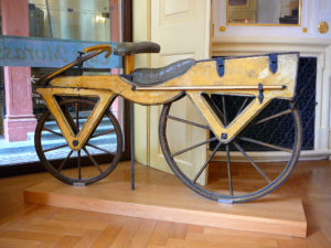 Draisine_or_Laufmaschine,_around_1820._Archetype_of_the_Bicycle._Pic_01
